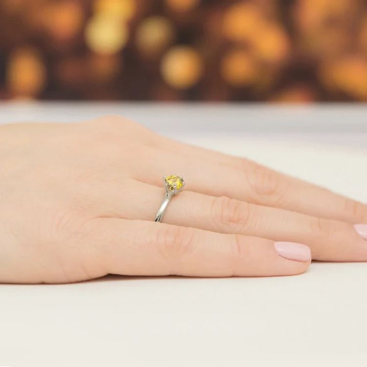 Klasyczny pierścionek z białego złota z żółtym diamentem laboratoryjnym 0,50ct w sześciu łapkach Lab Diamonds W0535.B3.LDY.03 marko