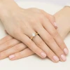 Pierścionek zaręczynowy z żółtego złota z okazałym diamentem laboratoryjnym 1,00ct Lab Diamonds W0526.Z3.LDW.04 marko