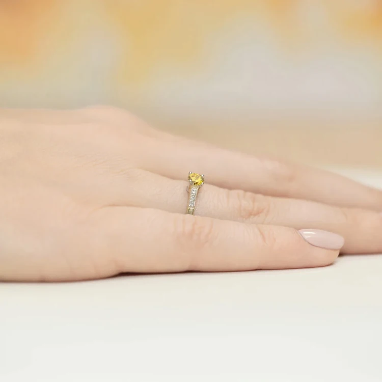 Pierścionek zaręczynowy żółte złoto i żółty i białe laboratoryjne Lab Diamonds W0399.Z3.LDY.01 marko