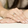 Złoty pierścionek zaręczynowy z owalnym niebieskim diamentem laboratoryjnym 0,50ct Lab Diamonds W0330.Z3.LDA.01 marko