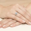 Pierścionek zaręczynowy z białego złota z owalnym niebieskim diamentem Lab Diamonds kwiatek markiza serca W0312.B3.LDA.01 marko