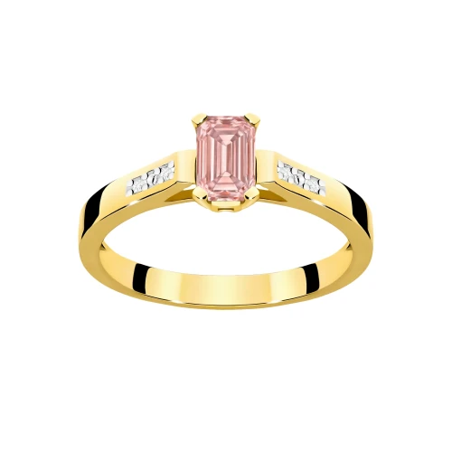Złoty pierścionek zaręczynowy z prostokątnym różowym diamentem laboratoryjnym Lab Diamonds W0078.Z3.LDP.01 marko
