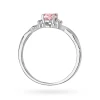 Złoty pierścionek zaręczynowy z białego złota z owalnym różowym diamentem laboratoryjnym Lab Diamonds W0019.B3.LDP.01 marko