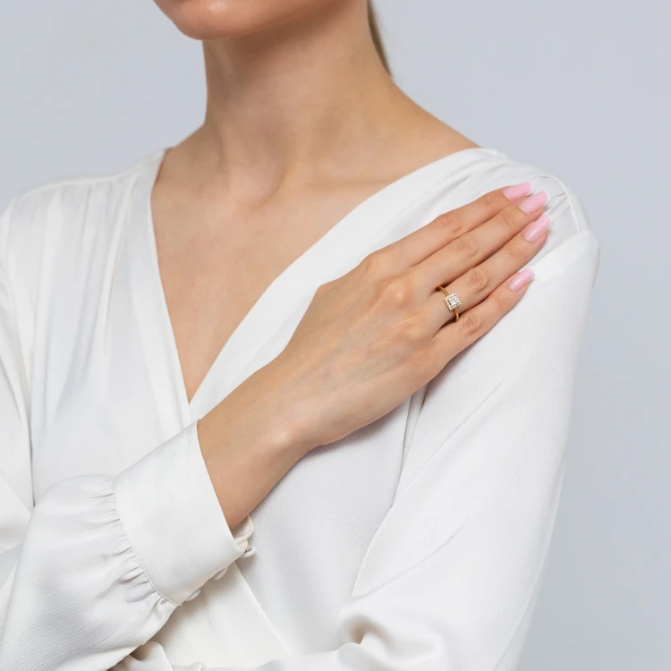 Pierścionek z żółtego złota z diamentem 0,50ct w szlifie princess w oprawie halo P0315.Z3.DIW.03 marko