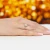 Pierścionek z białego złota z diamentem 0,50ct w szlifie owalnym w oprawie halo P0312.B3.DIW.03 marko