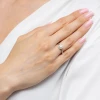 Pierścionek z białego złota z diamentem 0,50ct w szlifie brylantowym w oprawie halo P0311.B3.DIW.03 marko