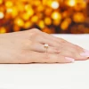 Pierścionek z żółtego złota z diamentem 0,50ct w szlifie łezka z kamieniami na szynie P0309.Z3.DIW.03 marko