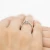 Pierścionek w klasycznym stylu z białego złota z diamentem laboratoryjnym 0,15ct Lab Diamonds W0295.B3.LDW.02 marko