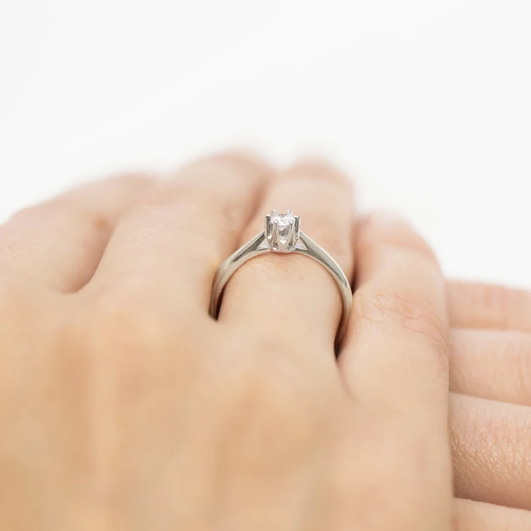 Pierścionek w klasycznym stylu z białego złota z diamentem laboratoryjnym 0,15ct Lab Diamonds W0295.B3.LDW.02 marko