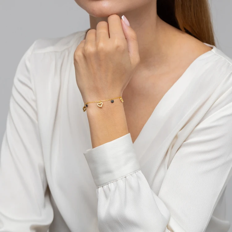 Pozłacana bransoletka czarne cyrkonie zawieszki serca Soledo B510-925-CZZ marko