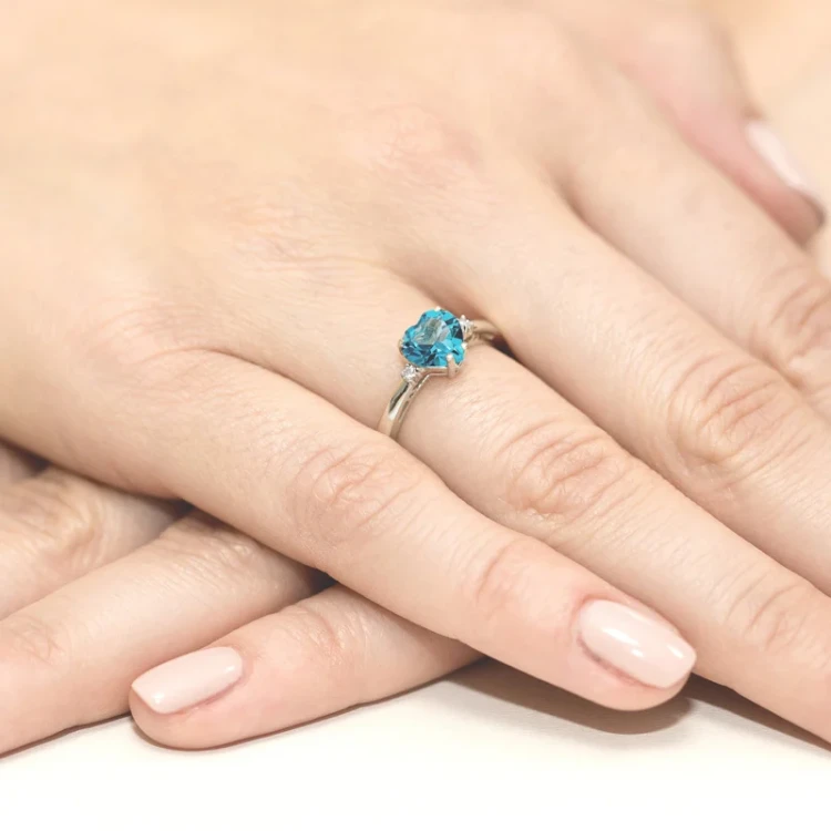 Pierścionek z białego złota topaz 1,20ct brylanty W012-585-T1.20 MARKO