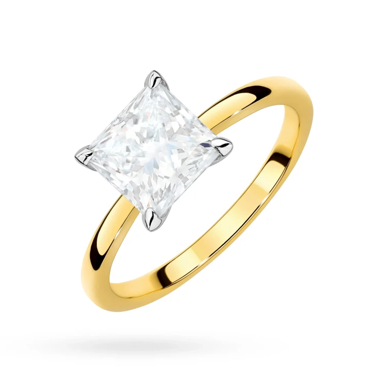 Pierścionek zaręczynowy z diamentem laboratoryjnym 1,50ct w szlifie princessa Illume żółte złoto Lab Diamonds W0690.Z3.LDW.02 marko