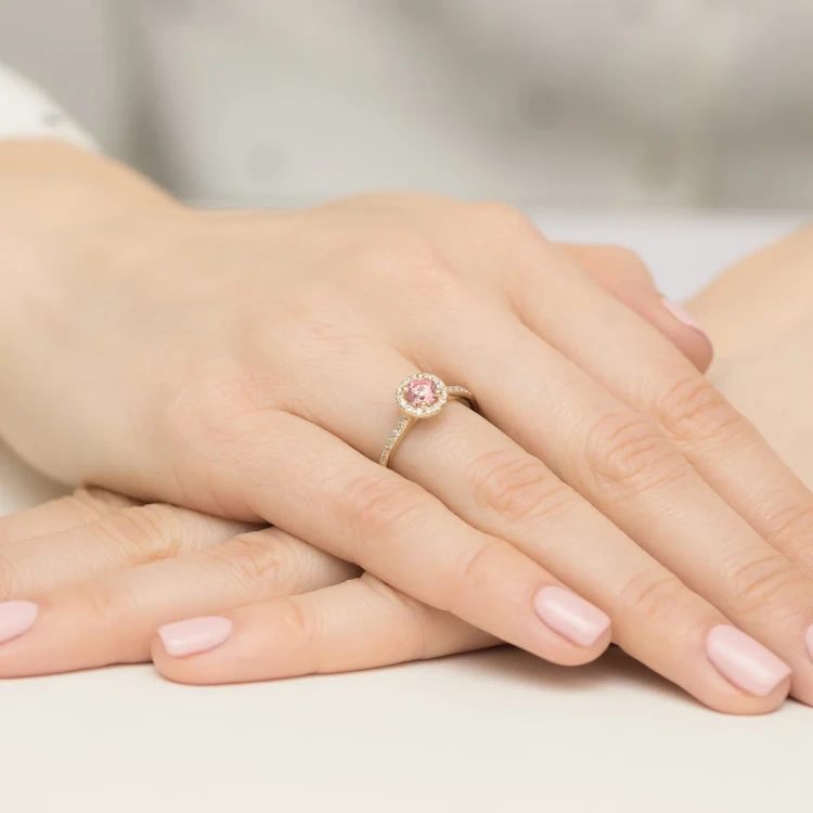 Pierścionek żółte złoto różowy diament laboratoryjny 0,50ct i kamieni boczne Lab Diamonds W0551.Z3.LDP.02 marko