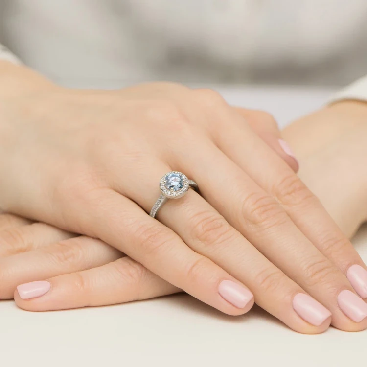 Pierścionek białe złoto niebieski diament laboratoryjny 1,00ct i kamieni boczne Lab Diamonds W0551.B3.LDA.04 marko