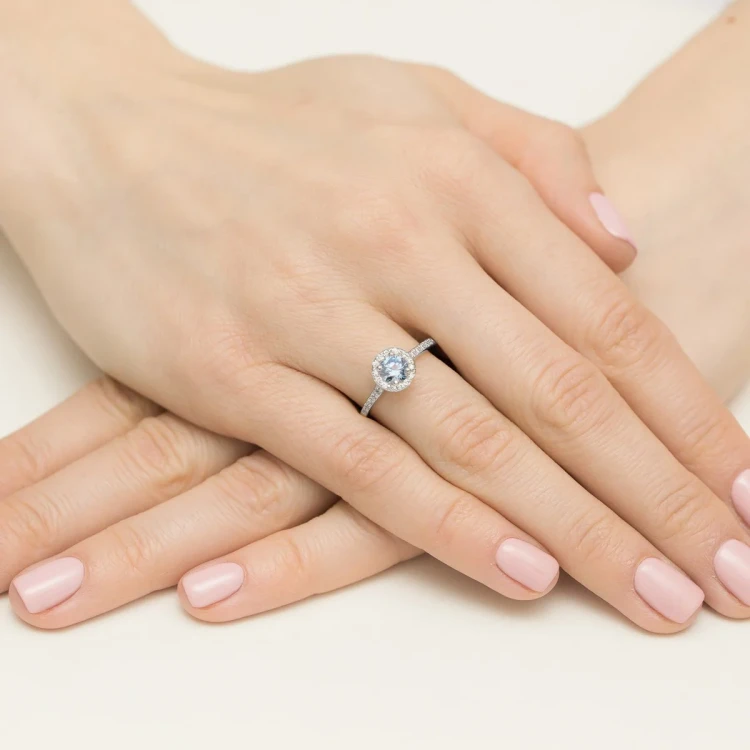 Pierścionek białe złoto niebieski diament laboratoryjny 0,50ct i kamieni boczne Lab Diamonds W0551.B3.LDA.02 marko