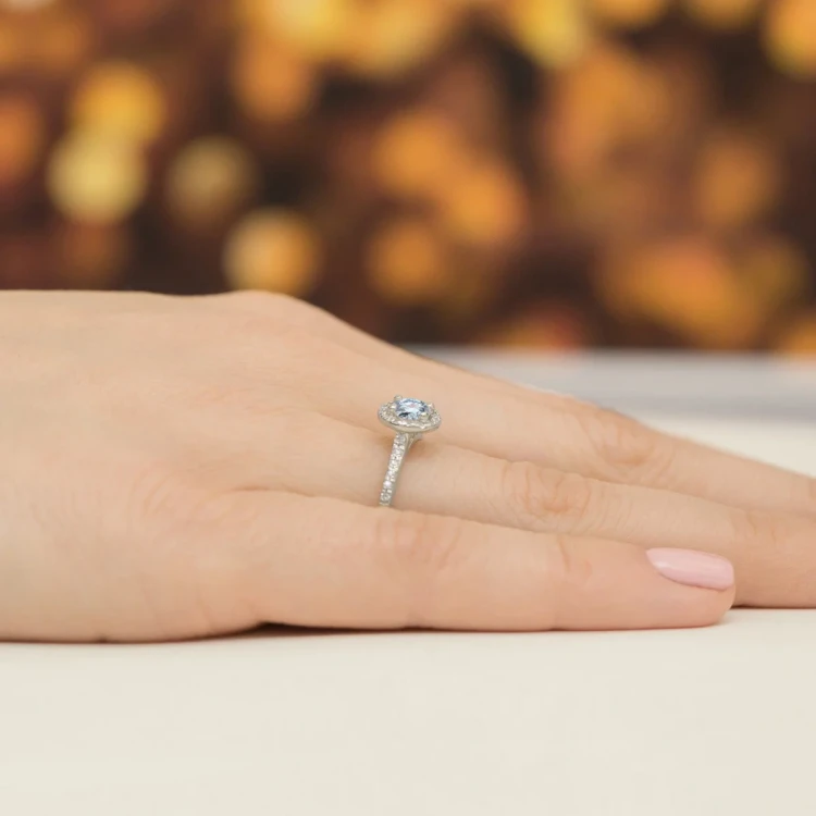 Pierścionek białe złoto niebieski diament laboratoryjny 0,50ct i kamieni boczne Lab Diamonds W0551.B3.LDA.02 marko