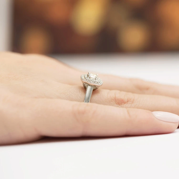 Okazały pierścionek z diamentami laboratoryjnymi kwadratowy białe złoto Lab Diamonds W0345.B3.LDW.01 marko