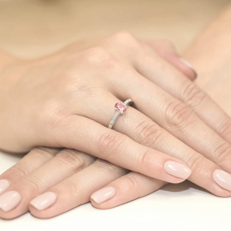 Pierścionek z białego złota z owalnym różowym diamentem Lab Diamonds W0067.B3.LDP.01 marko