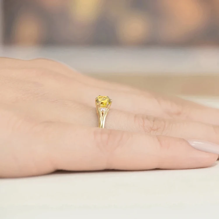 Pierścionek z trzema kamieniami żółte złoto z żółtym diamentem laboratoryjnym Lab Diamonds W0076.Z3.LDY.01 marko