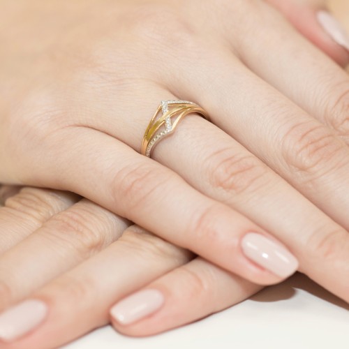 Złoty pierścionek 585 z brylantami 0,03ct Obietnice