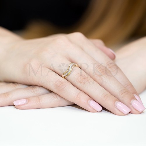 Falowany Pierścionek z białego złota z brylantami 0,06ct Galaktyki