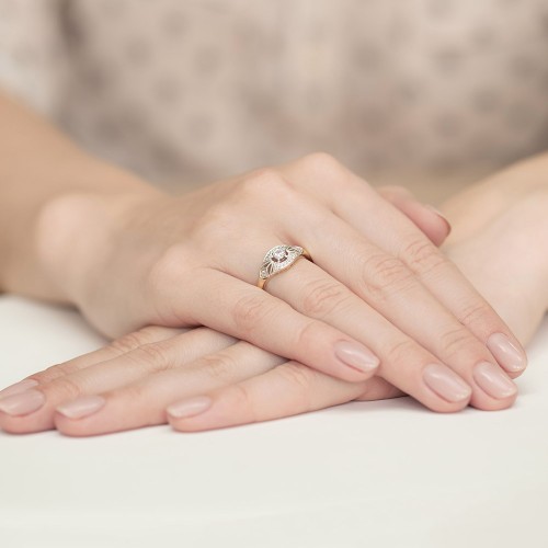 Pierścionek z białego złota z brylantami 0,19ct Obietnice