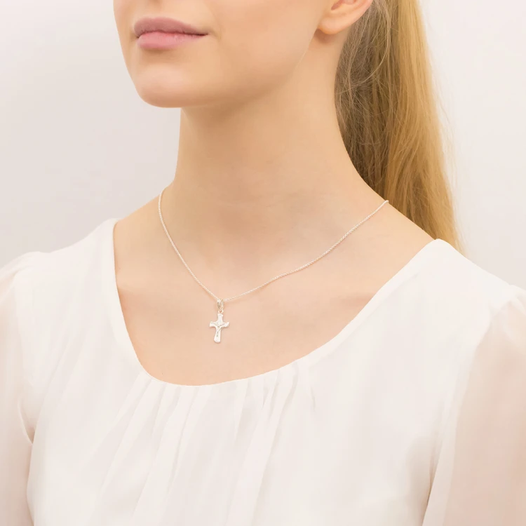 Srebrny krzyżyk z Jezusem pr. 925  D052-925 MARKO